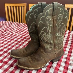 Ariat Women's Round Up Square Toe Western Boots